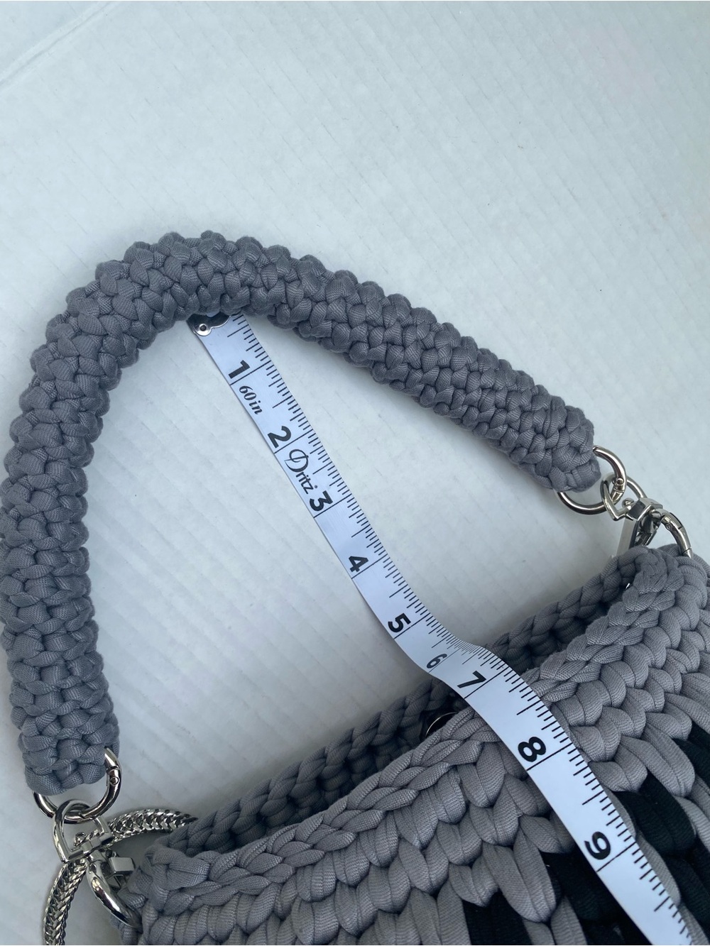 Handmade Woven Crossbody Bag - Black & Gray with Silver Chain🩶🖤 - Picture 11 of 12